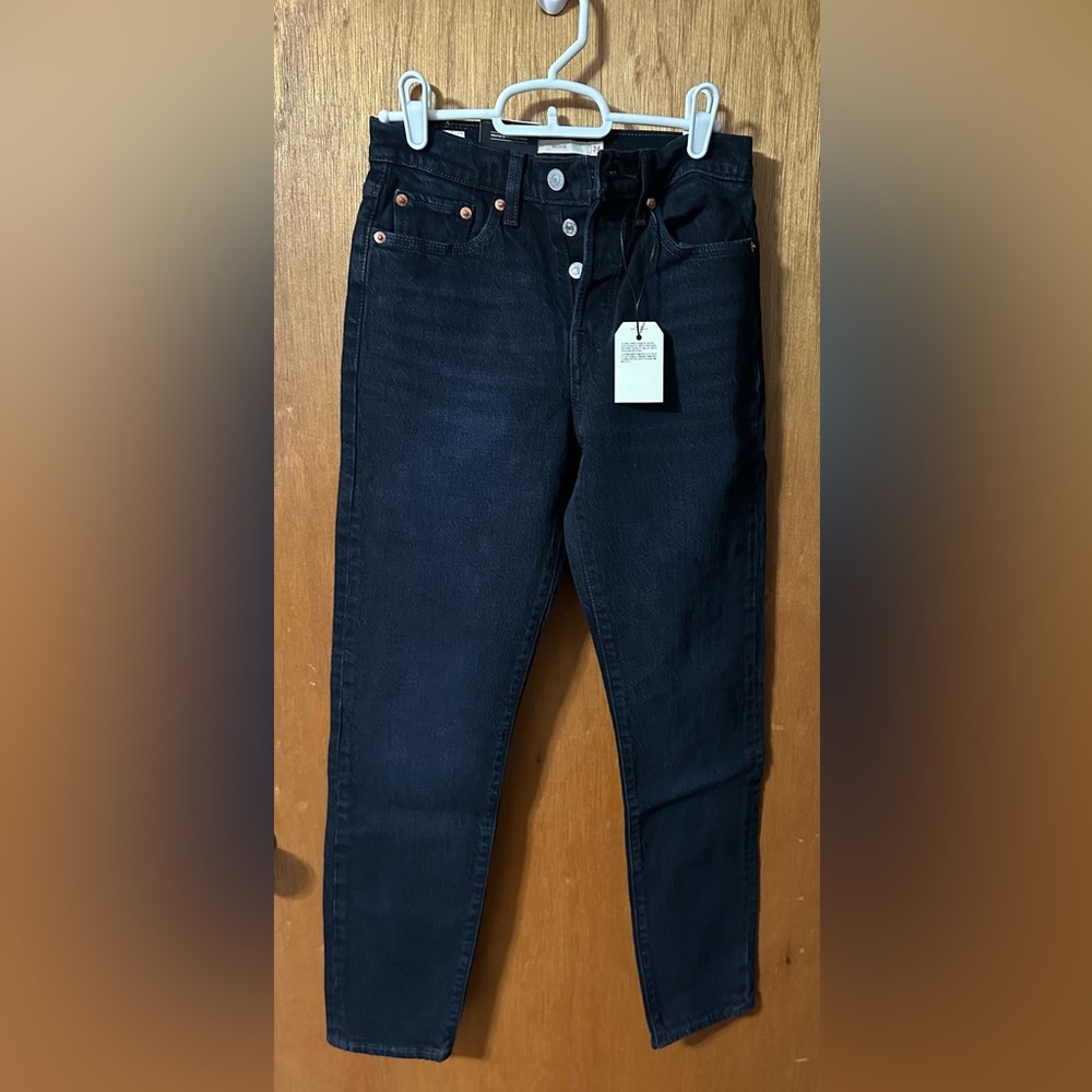 Levi Jeans Wedgie size 24 super dark wash